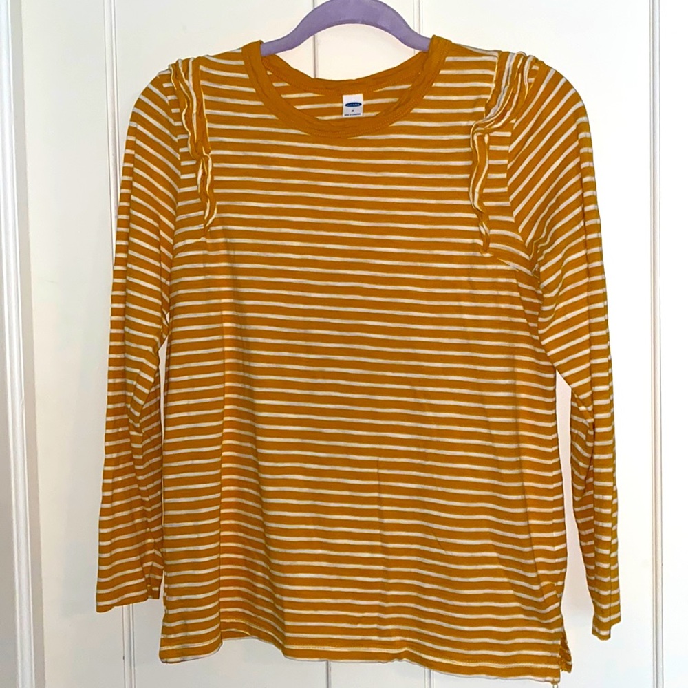 GUC Old Navy ruffle sunflower gold cotton longsleeve T-shirt, size Medium 🌻 🌻